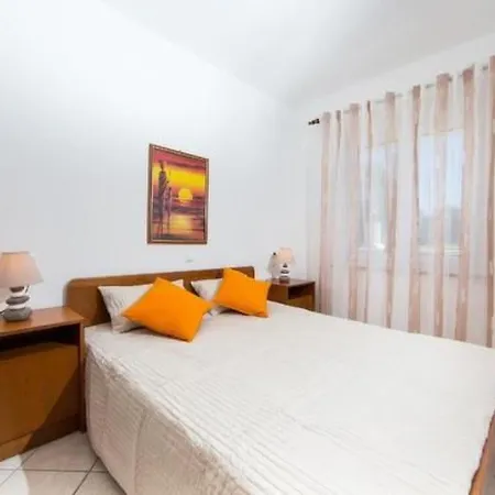 Apartment In Pjescana Mit Gemeinschaftlichem Pool By Interhome