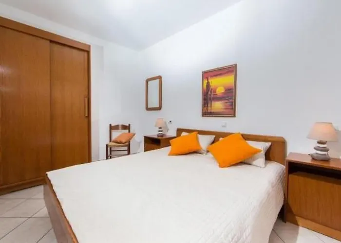 In Pjescana Mit Gemeinschaftlichem Pool By Interhome Apartment Pula