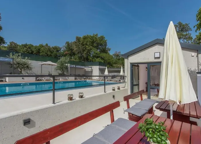 In Pjescana Mit Gemeinschaftlichem Pool By Interhome 아파트