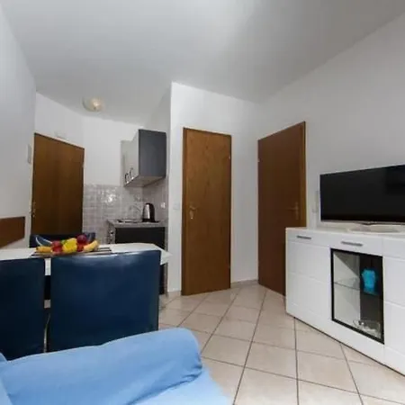 In Pjescana Mit Gemeinschaftlichem Pool By Interhome Apartman