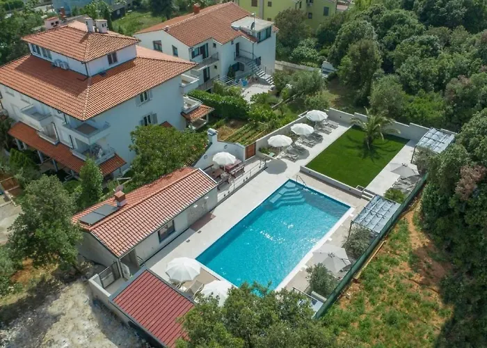 In Pjescana Mit Gemeinschaftlichem Pool By Interhome Lejlighed