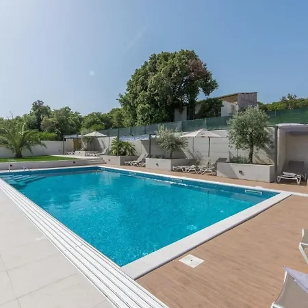 In Pjescana Mit Gemeinschaftlichem Pool By Interhome Apartman Pula