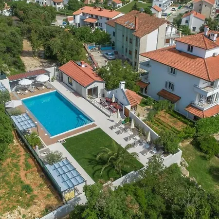 In Pjescana Mit Gemeinschaftlichem Pool By Interhome Apartman